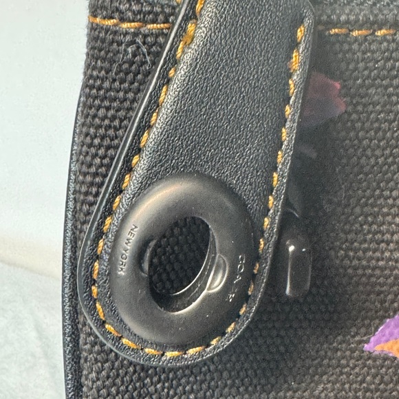 Coach Disney Collaboration Black Pouch sleeping beauty 26 turnlock - Picture 5 of 8